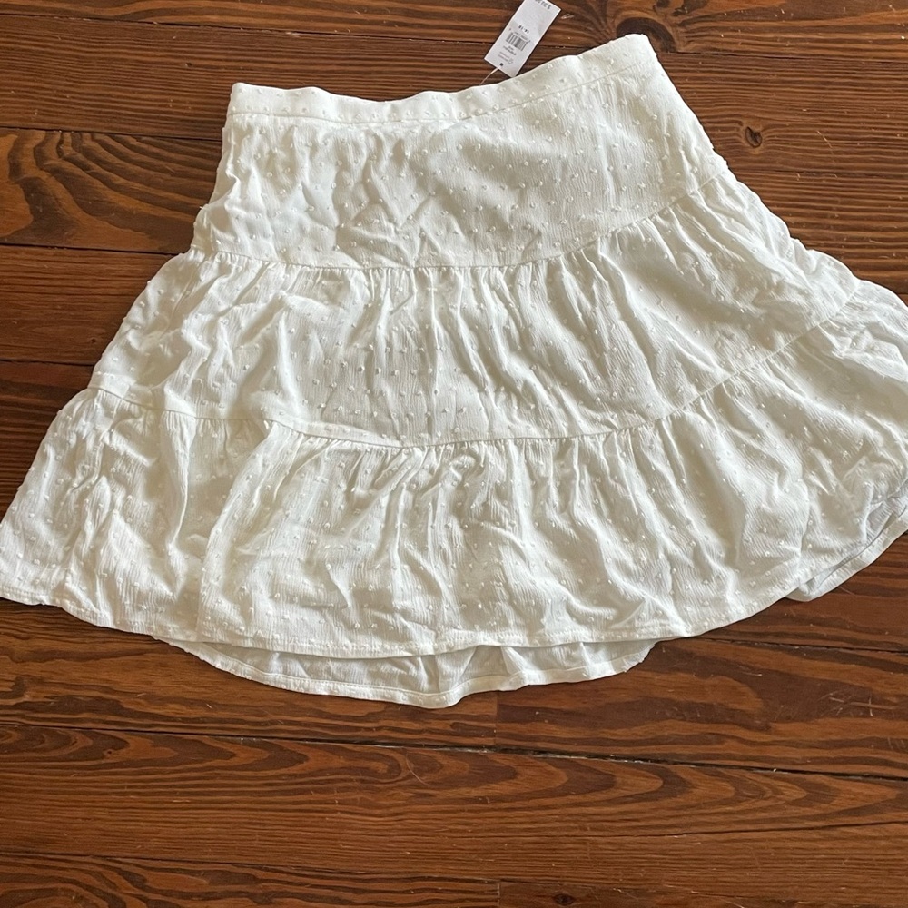 Gap Teen, size 14/16 kids, white tiered Swiss dot skirt with zipper. NWT
